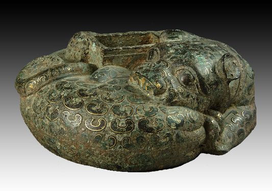 Wrapped gold leopard-shaped vessel base