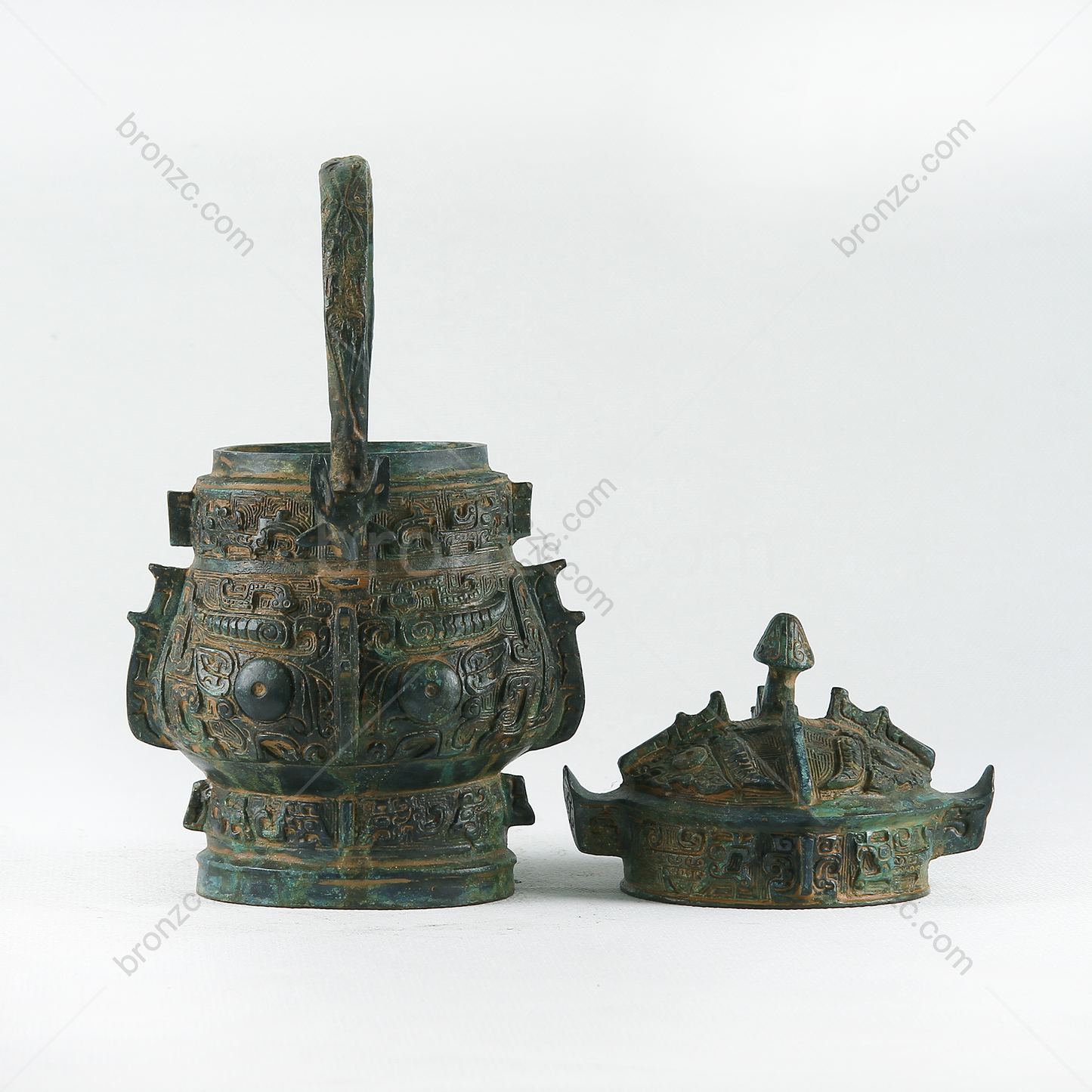 9" China bronze Shang and Zhou Dynasty water pitcher with ring handle [handle jar][提梁卣]