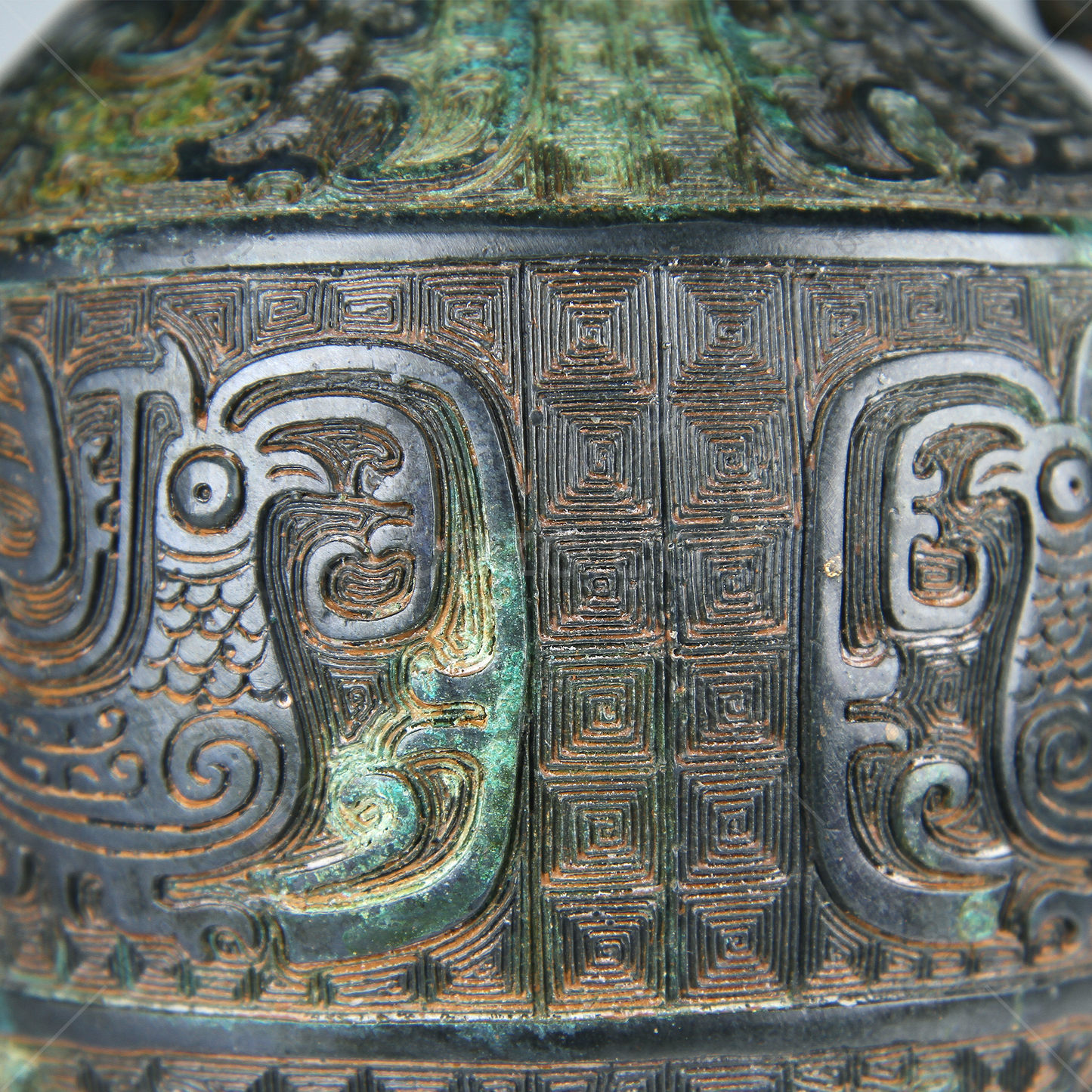 12.8" China Ming Dynasty, Phoenix-patterned bronze vase[Ming Wanli Phoenix-patterned vase][明万历凤纹瓶]