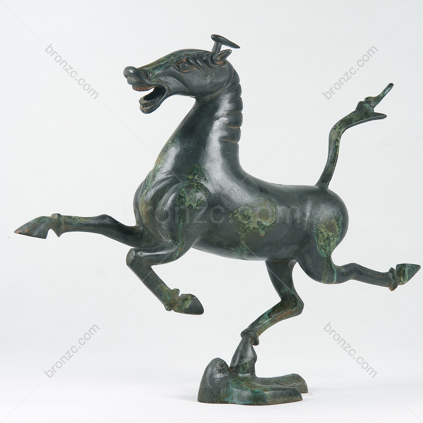 14.6" China Eastern Han Dynasty Bronze vessel in the shape of a flying horse,Also known as bronze galloping horse[Horse Stepping on Flying Swallow][马踏飞燕]